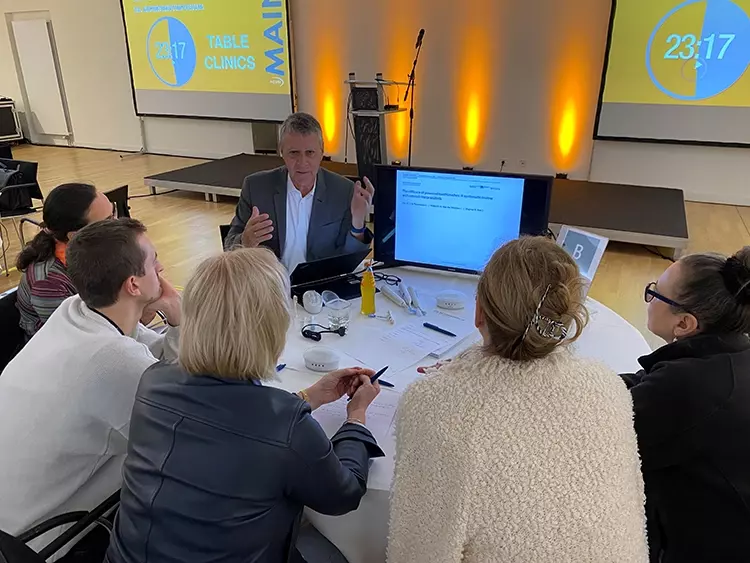 Prof. M. Noack bei Table Clinics (DGPZM, Mainz 2023).