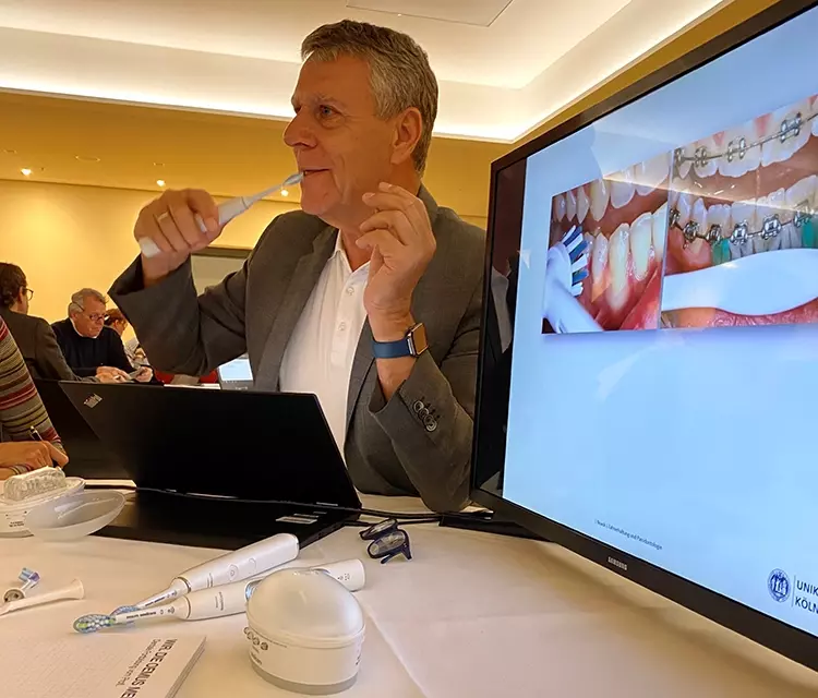 Prof. M. Noack bei Table Clinics (DGPZM, Mainz 2023).