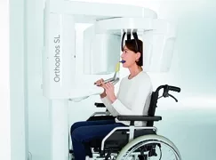 2D/3D-Röntgensysteme von Dentsply Sirona bieten ein intelligentes Patientenpositionierungskonzept für höchste Bildqualität bei der ersten Aufnahme.