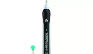 Die neue Oral-B® Teen für Teenager ab 12 Jahren und Träger einer festen Zahnspange.