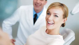 Mit dem lichtaktivierten Philips ZOOM!-Konzept ist Zahnaufhellung eine Leistung von nur eineinhalb Stunden, die sich ideal in das Prophylaxe-Angebot der Praxis integrieren lässt.
