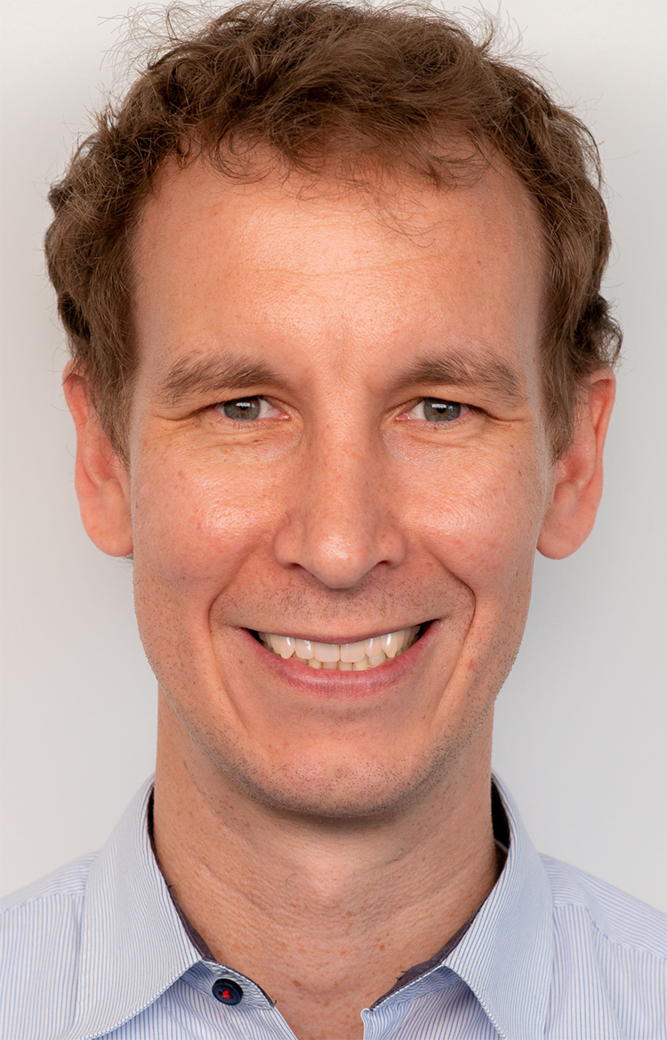 Dr. Paul Schnitzspan, Director Software Quality Assurance und Medical Software Development bei exocad. Pauls Lächeln wurde mit der Smile Creator Software von exocad erstellt.