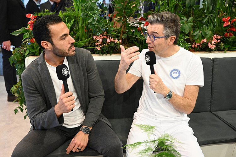 Dr. Adham Elsayed, Clinical and Scientific Manager bei Kuraray Noritake, im
Interview mit Dr. Alessandro Devigus.