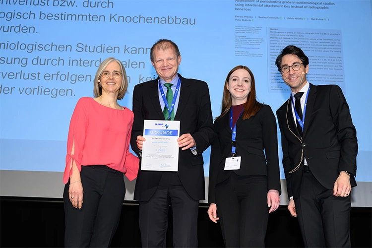 2. Platz des DG PARO/meridol® Preises: v.l.n.r. Prof Dr. Bernadette Pretzl, Prof. Dr. Peter Eickholz in Vertretung von Frau Winkler, Dr. Marie-Christine Hoffmann, CP GABA, Prof. Dr. Henrik Dommisch