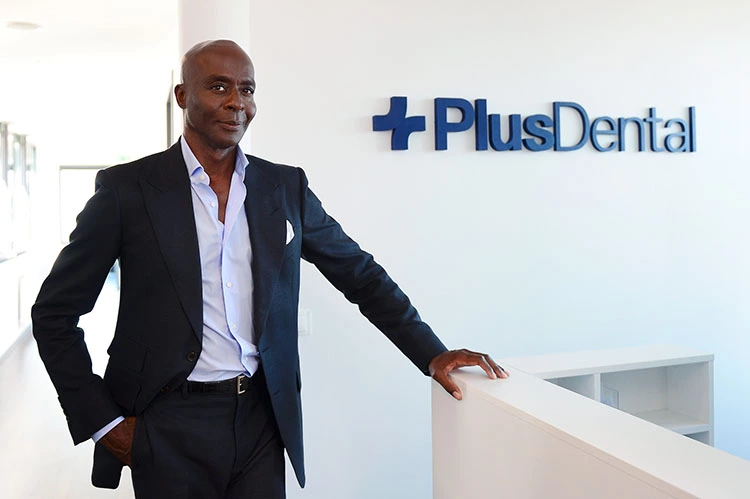 Bruce Darnell, neuer Brand-Ambassador von PlusDental.