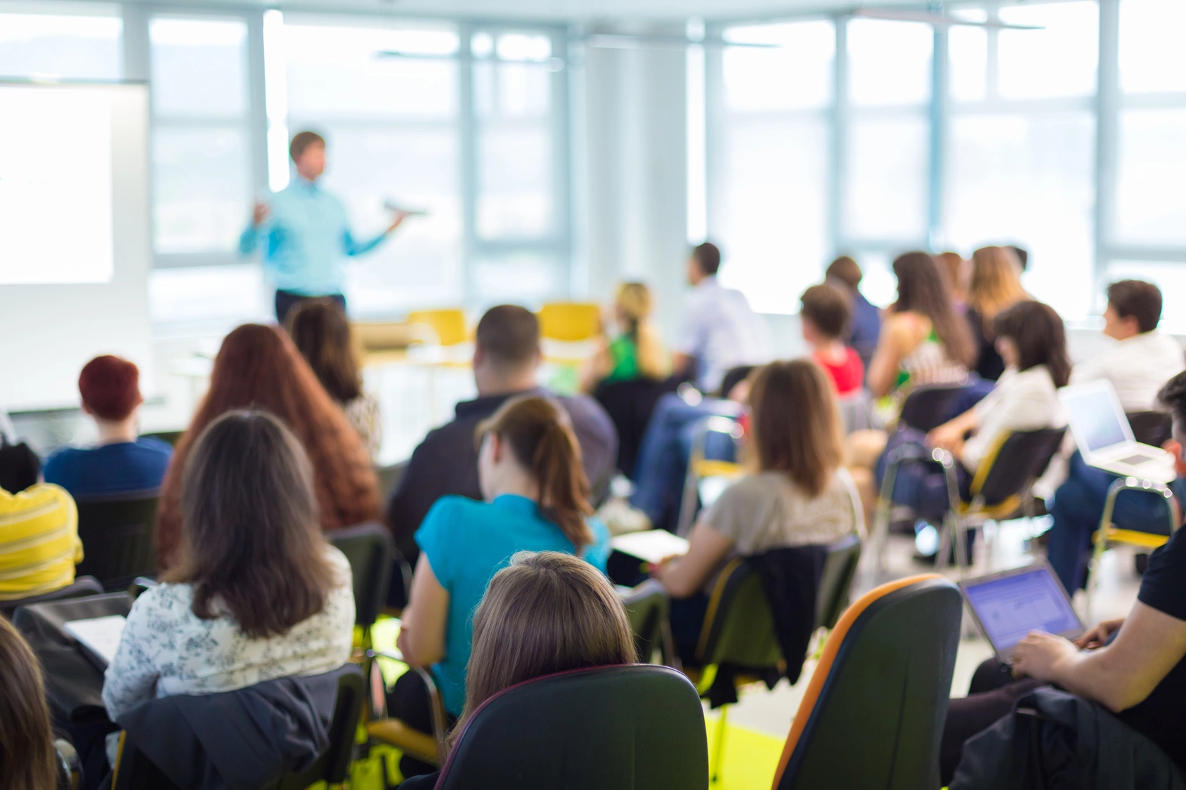 50 Studieninteressierte aus Deutschland können sich für ein Schnupperstudium an der Universität Witten/Herdecke bewerben.