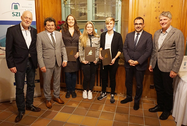 Gruppenbild von der Siegerehrung: v.l. VDZI-Vorstandsmitglied Heinrich Wenzel, SZI-Obermeister Klaus Scheitza, Zweitplatzierte Franziska Balk, Bundessiegerin Angelina Quell, Drittplatzierte Doreen Ochs, Staatsminister Klaus Holetschek und VDZI-Präsident.