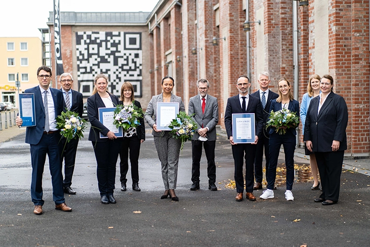 (von links) PD Dr. Dr. M. Weber, A. Herforth, Prof. Dr. N. Schlüter, Prof. Dr. A. Wiegand, Prof. Dr. M. Ommerborn, Prof. Dr. W. Geurtsen, Dr. M. Auerbacher, Prof. Dr. R. Haak, L. Gebetsberger, N. Wenzl, Dr. D. Kaisarly.