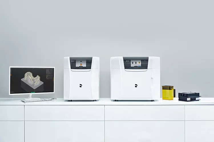 Primeprint Solution, Anfang dieses Jahres von Dentsply Sirona vorgestellt, ist ein hochautomatisiertes, professionelles 3D-Drucksystem für Zahnärzte und Zahntechniker.