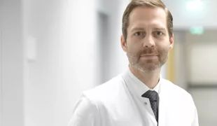 Prof. Dr. Falk Schwendicke hat den Vorsitz des  medizinischen Beirat von PlusDental übernommen.