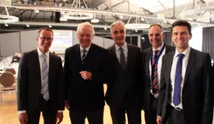 Der Leiter der Reunion Dr. Derk Siebers (2.v.rechts) mit den Referenten (von links nach rechts) Prof. Dr. Markus Blatz, Pennsylvania, Prof. Dr. Hannes Wachtel, München, Dr. Guiseppe Allais, Turin und Dr. Josef Diemer, Meckenbeuren