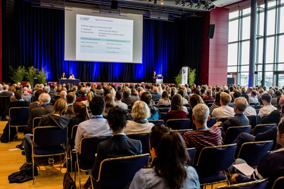 Zahlreiche Teilnehmer nahmen an der Jahrestagung teil: (Bild: DG PARO)