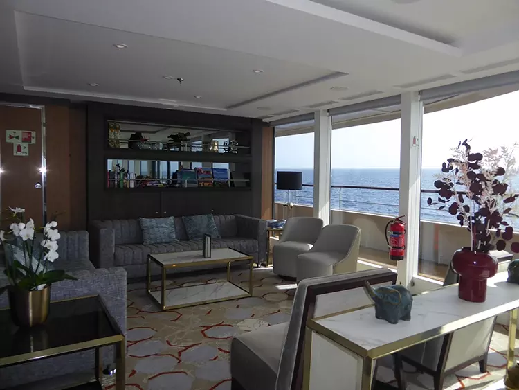 Kuschelige Ecke in der Observation Lounge.