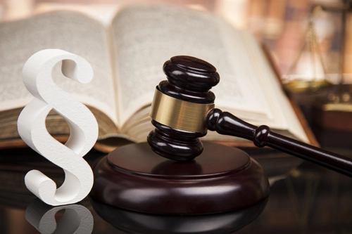 Es liegt kein Behandlungsfehler bei Einhaltung der notwendigen Behandlungsschritte vor, wenn ein Implantat eine bis zu 6 Monate dauernde Einheilzeit benötigt und ein Provisorium mehrfach bricht.