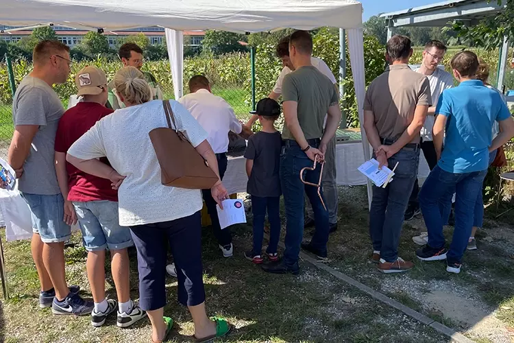 ...sowohl im Zirkonzahn-Bus als auch am Stand des Förderverein Zahntechnik Regensburg e.V.