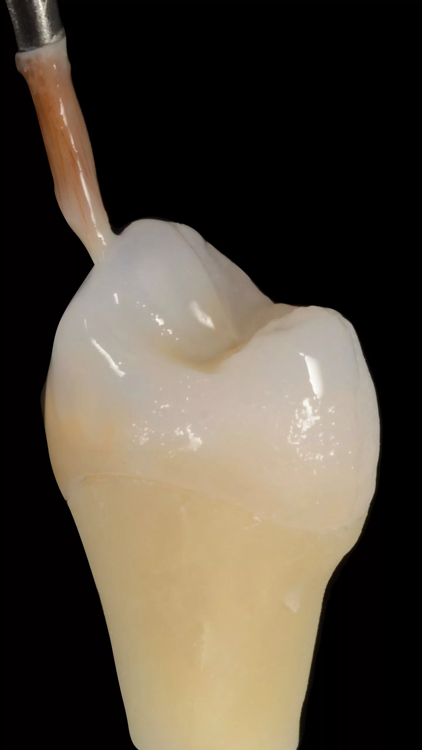 Abb. 7: Auftragen der Lustre Paste ONE.