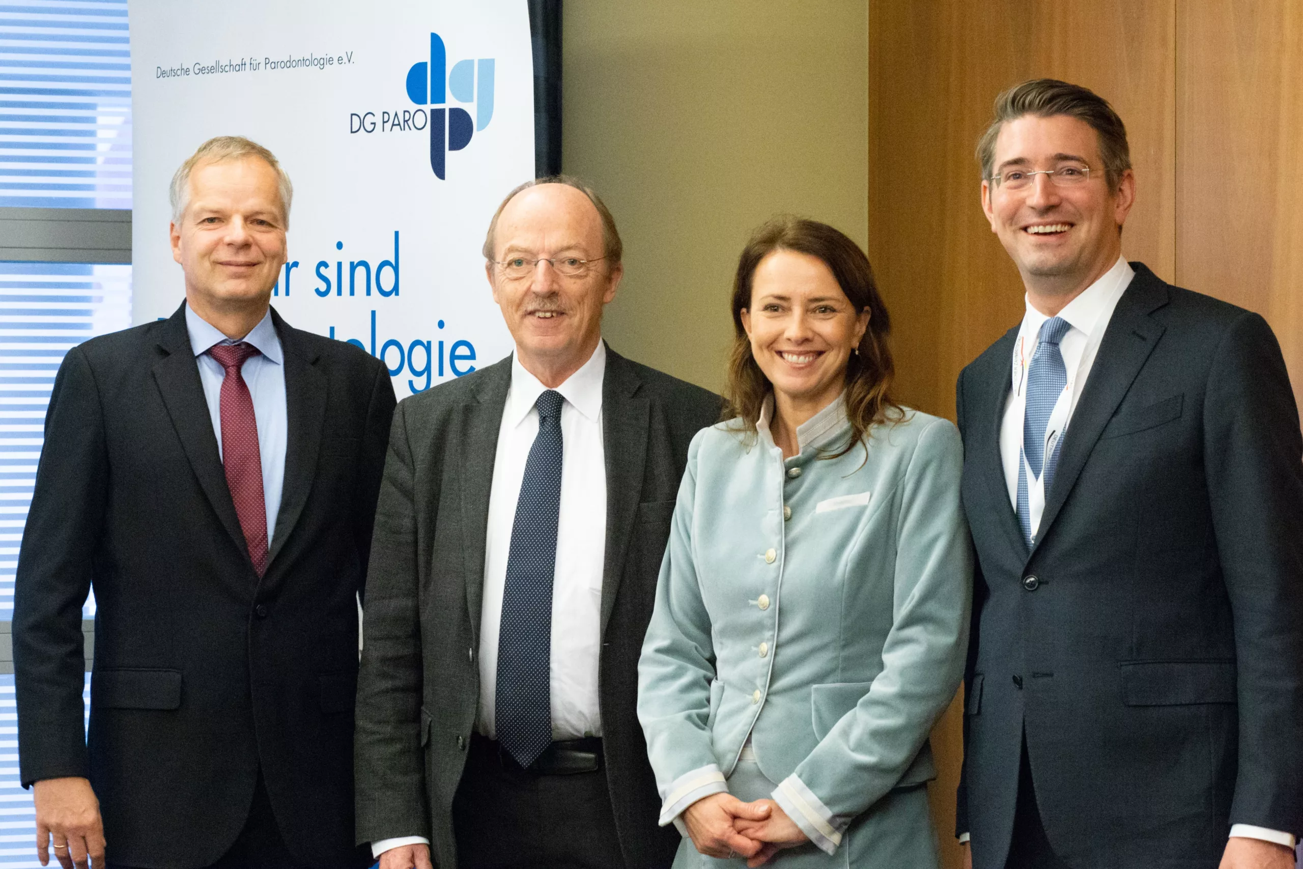 Abb. 1: Die Referenten des Pressegesprächs der DG PARO am 10. November 2018 in Frankfurt am Main (v. l.): Prof. Christof Dörfer, Prof. Ulrich Schlagenhauf, Prof. Nicole Arweiler, Prof. Moritz Kebschull.