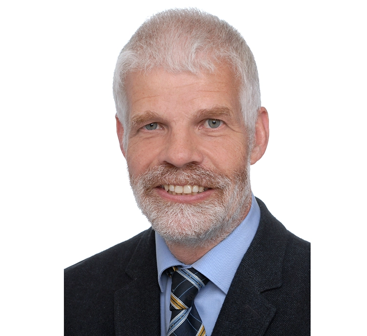 Prof. Dr. Ulrich Schiffner, Oberarzt im Universitätsklinikum Hamburg-Eppendorf, Poliklinik für Parodontologie, Präventive Zahnmedizin und Zahnerhaltung Fortbildungsreferent der Deutschen Gesellschaft für Kinderzahnheilkunde.