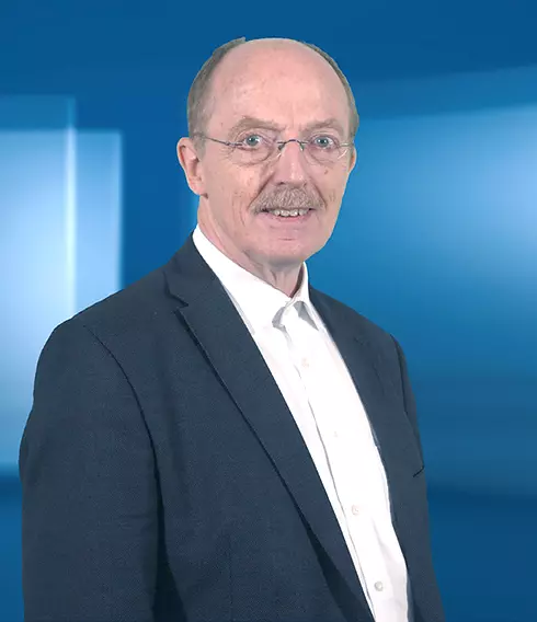 Prof. Dr. med. dent. Ulrich Schlagenhauf, Leiter der Abteilung für Parodontologie in der Poliklinik für Zahnerhaltung und Parodontologie; ehem. Präsident der DG PARO.