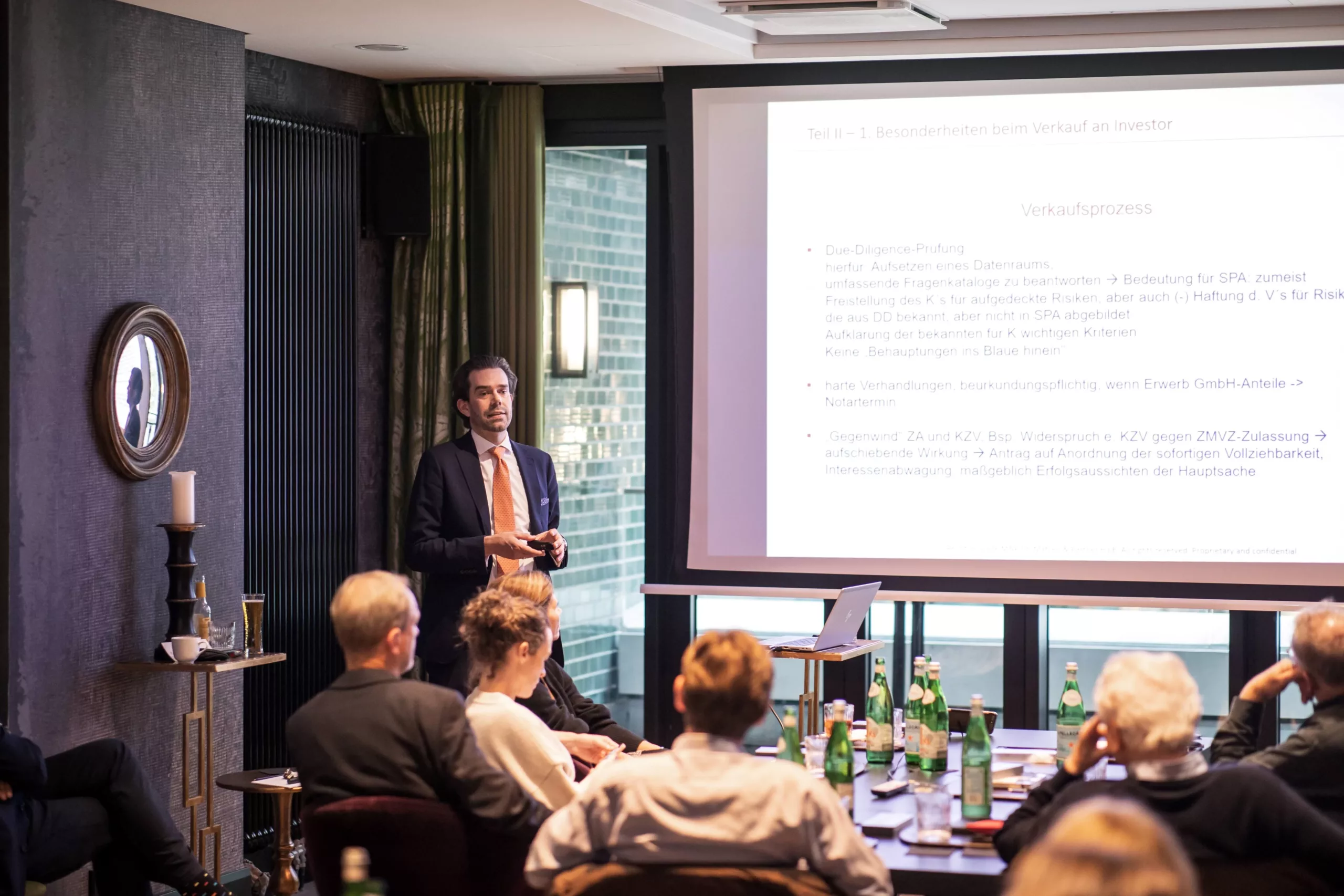 Der Referenz Dr. Felix Heimann zeigt u.a. den rechtlichen Ablauf eines Verkaufsprozesses auf.