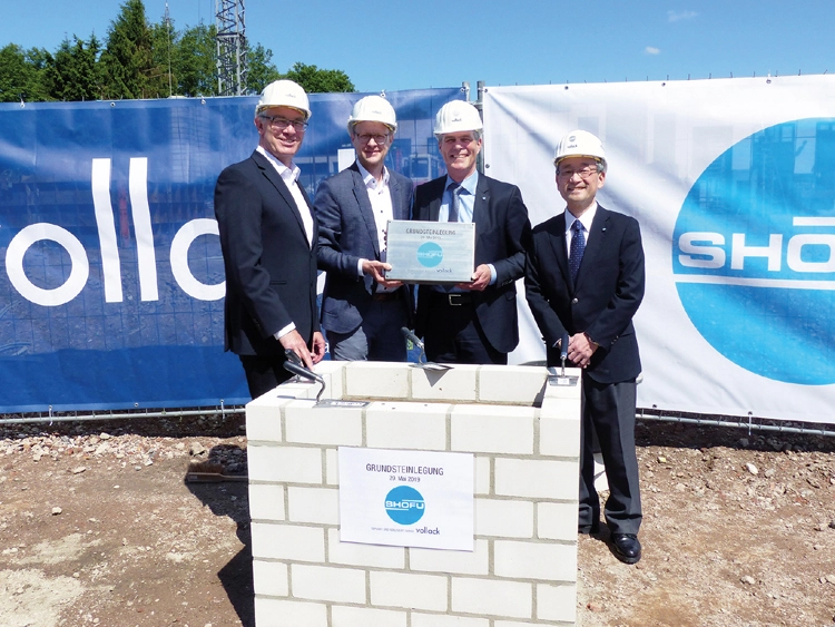 V.l.n.r.: Bürgermeister Klaus Pesch, Heiko Hensing (Partner Vollack Ratingen), Martin Hesselmann (Geschäftsführung SHOFU Dental GmbH) und Akira Kawashima (Chairman SHOFU Dental).