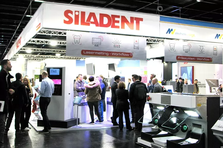 Reges Publikumsinteresse am Lasermelting- und Frässystem-Workflow bei SILADENT.