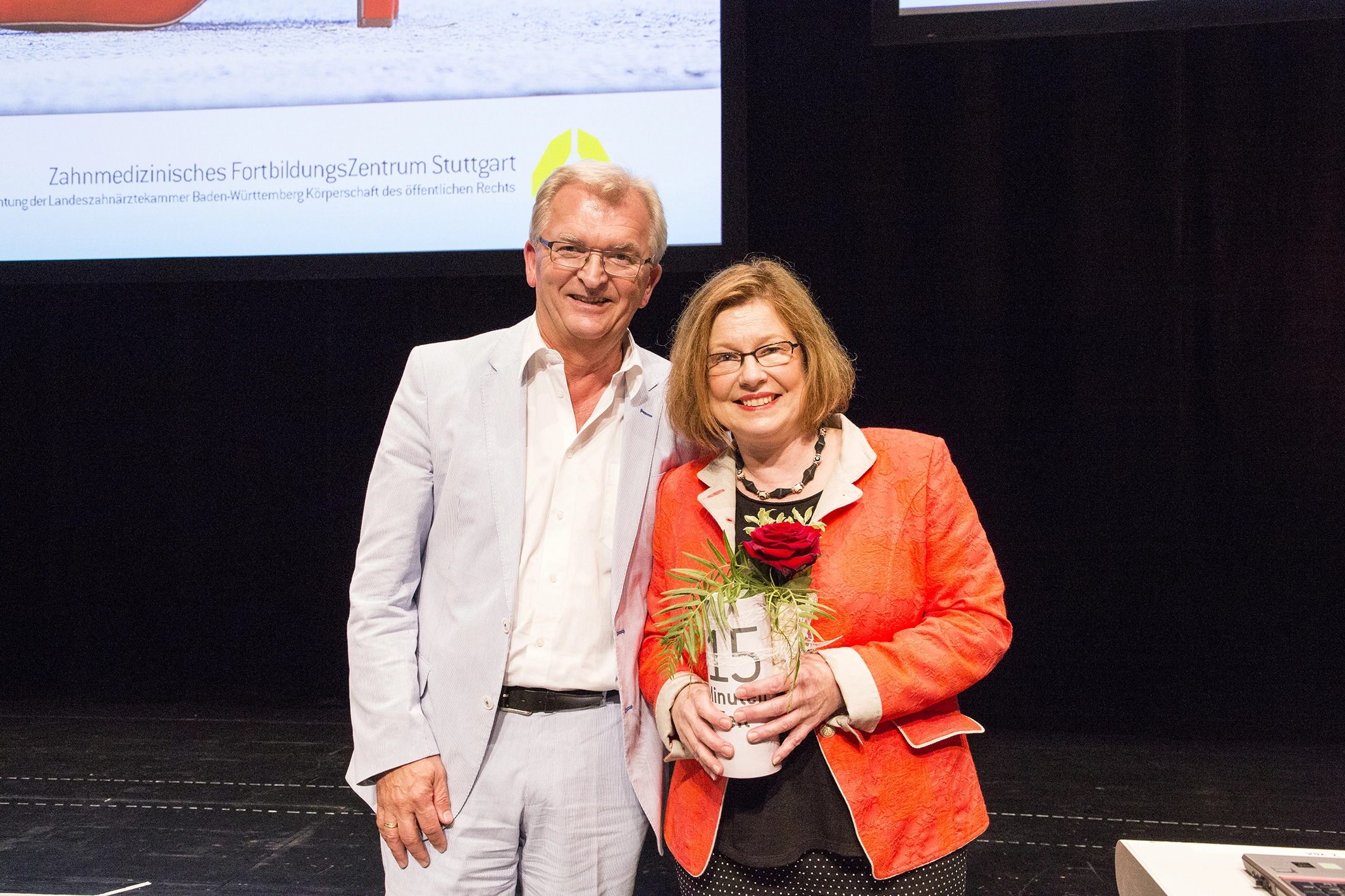 Die Fachgesellschaft Gender Dentistry International war Programm-Partner der Sommerakademie 2017 des Zahnmedizinischen FortbildungsZentrums Stuttgart unter der Leitung von Prof. Dr. Johannes Einwag; rechts Präsidentin PD Dr. Dr. Christiane Gleissner.