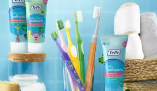Die TePe DailyTM Linie für Erwachsene, Kinder und Babys eignet sich für eine sanfte Reinigung der Zähne bei der täglichen Zahnpflegeroutine.