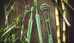 Das aktuelle TePe GOOD™ Sortiment: bestehend aus Zahnbürste, Zungenreiniger und Mini Flosser-