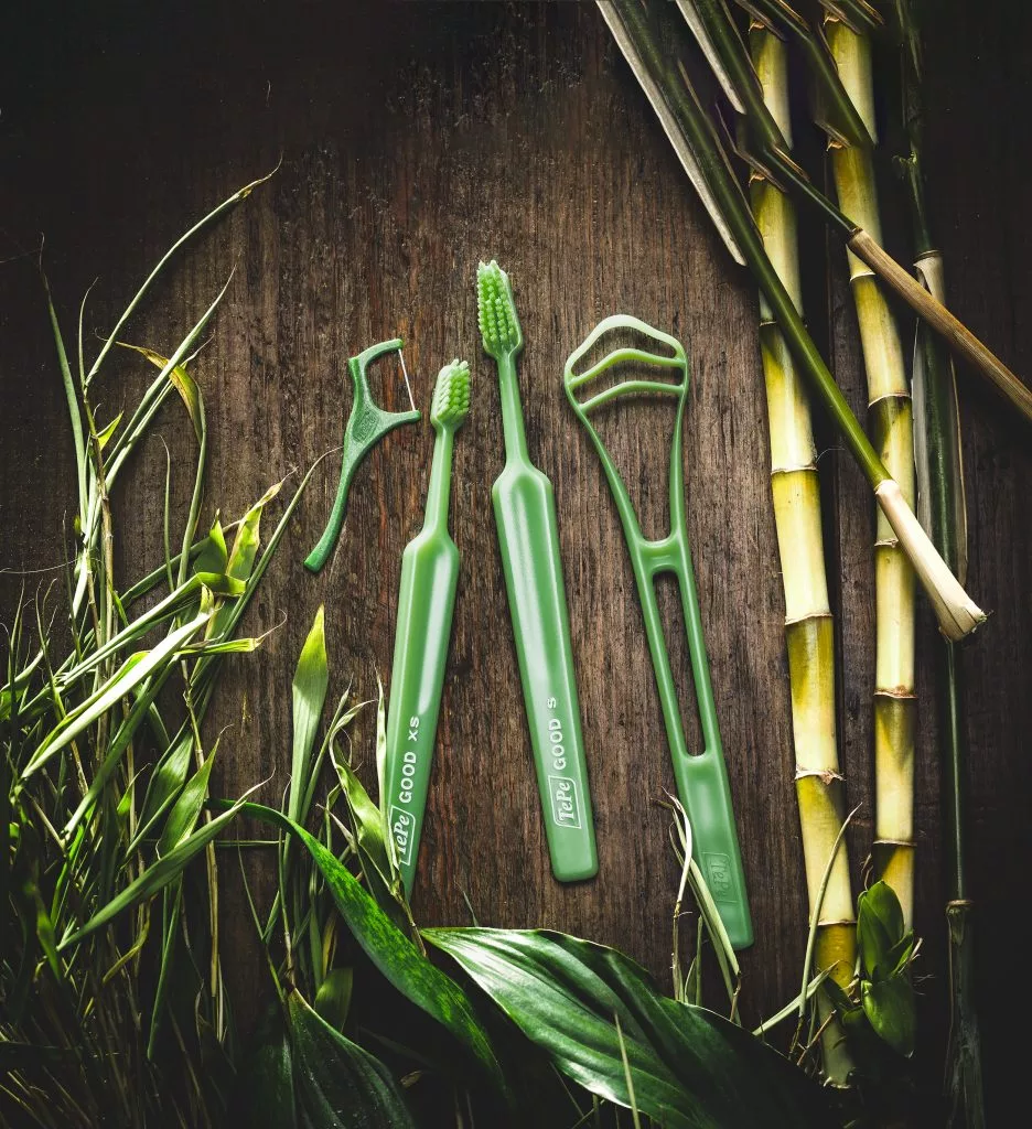 Das aktuelle TePe GOOD™ Sortiment: bestehend aus Zahnbürste, Zungenreiniger und Mini Flosser-