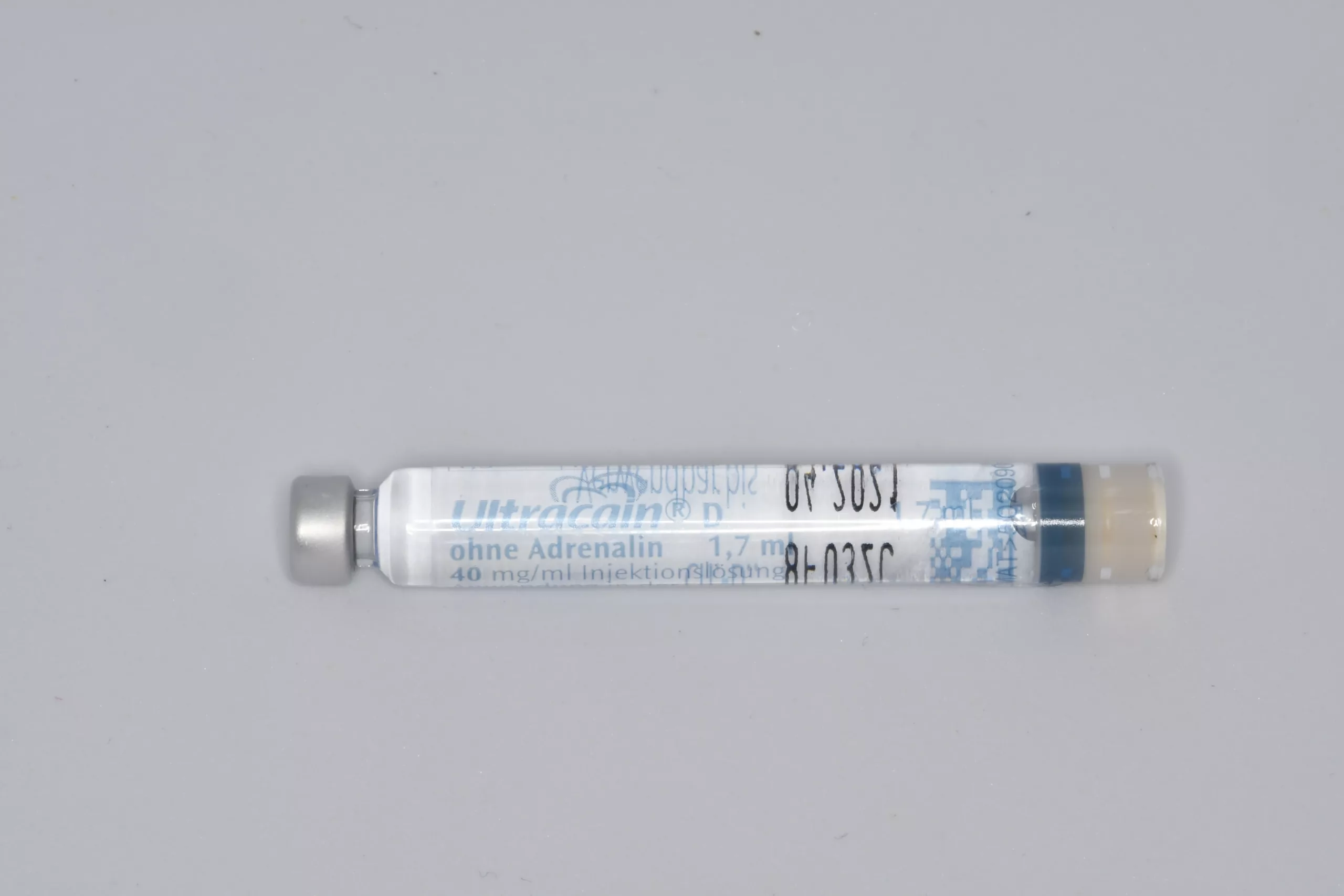 Bei kurzen Eingriffen und Risikogruppen eignet sich ein Präparat ohne Vasokonstriktor, z. B. Ultracain® D ohne Adrenalin [9].