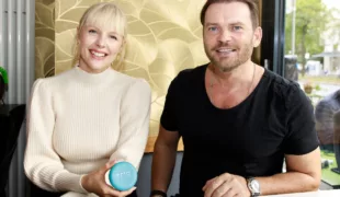 Model und Schauspielerin Caroline Laufenburger (28) und Agenturchef Lars Kroupa (50) sind überzeugte Anwender von TrioClear®.