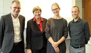 Auf dem Deutschen Zahnärztetag in Frankfurt (v.l.n.r.): Dr. Dirk Bleiel, Prof. Dr. Ina Nitschke, Dr. Dr. Anna Barbe und ZA Hansmartin Spatzier.