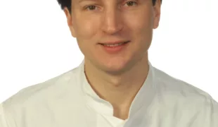 Dr. Alexey Unkovskiy erhält das für ein Jahr mit 20.000 EUR dotierte Forschungsstipendium für Gastwissenschaftler der  Forschungsgemeinschaft Dental.