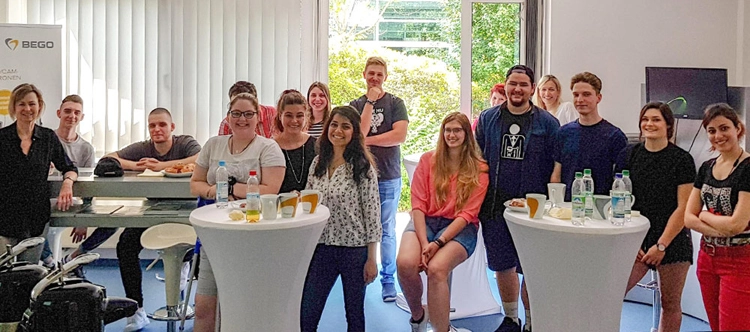 Beim BEGO Lehrlingstag 2019 in Unterschleißheim erhielten die Schüler der Berufsschule für Zahntechnik, Chemie-, Biologie- und Drogerieberufe München spannende Einblicke in den Bereich der digitalen Zahntechnik.