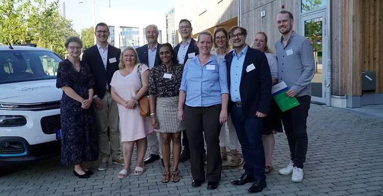 Die Referenten des ersten Wittener Symposiums zur behindertenorientierten Zahnmedizin sowie Mitarbeitende der Abteilung Behinderten-orientierte Zahnmedizin.