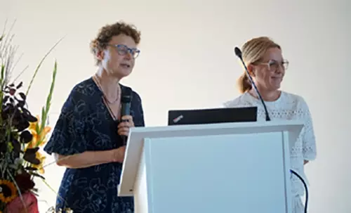 Das Team der Mundgesundheitssprechstunde (v. l.): Dr. Gisela Goedicke-Padligur und
Logopädin Ute Lehnert nehmen den Patienten/die Patientin aus unterschiedlichen,
ergänzenden Perspektiven in den Blick.