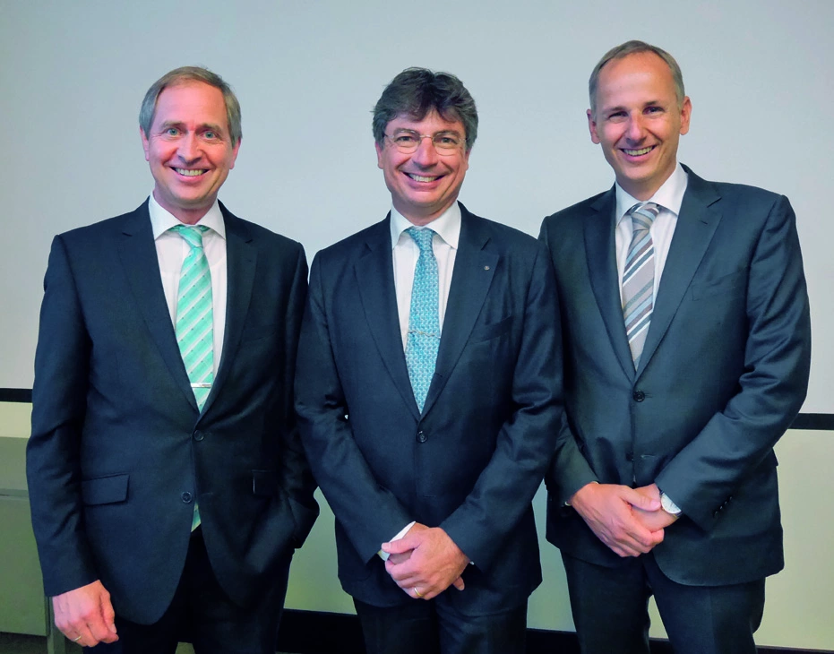 Vorstandsvorsitzender: Mark Stephen Pace (Mitte), stellvertretender Vorsitzender: Dr. Martin Rickert (links) und stellvertretender Vorsitzender: Sebastian Voss (rechts)
