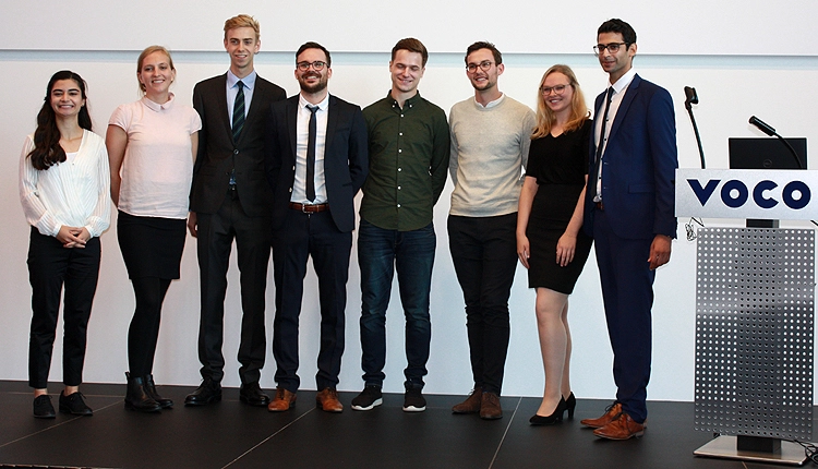 Die jungen Forscher und Preisträger (v.l.n.r.): Rumeysa Gülmez (Platz 3), Kerstin Siemer (Platz 2), Albrecht von Bülow (Platz 1), sowie Dominic Gold, Sander Wilmink, Richard Sturm, Vivian Marie Ducke und Ashraf Hanafi.