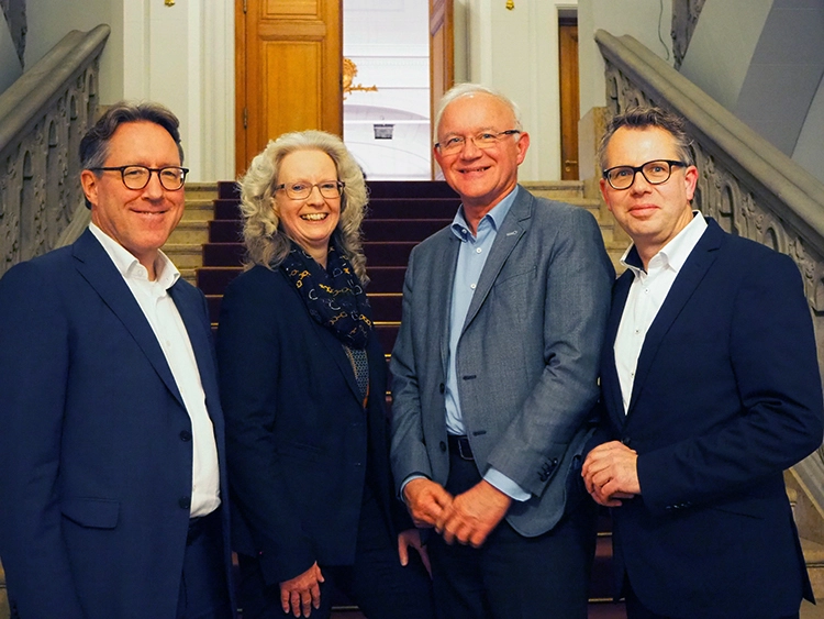 V.l.n.r.: Prof. Dr. Michael Böckelmann, Dr. Petra Rambow-Bertram, Prof. Dr. Josef Hilbert, Thomas Nerlinger.