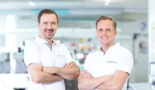Gründer und Geschäftsführende Gesellschafter der dentalnow GmbH: ZT Emilian Bogdan (links) und ZTM Andreas Berger.