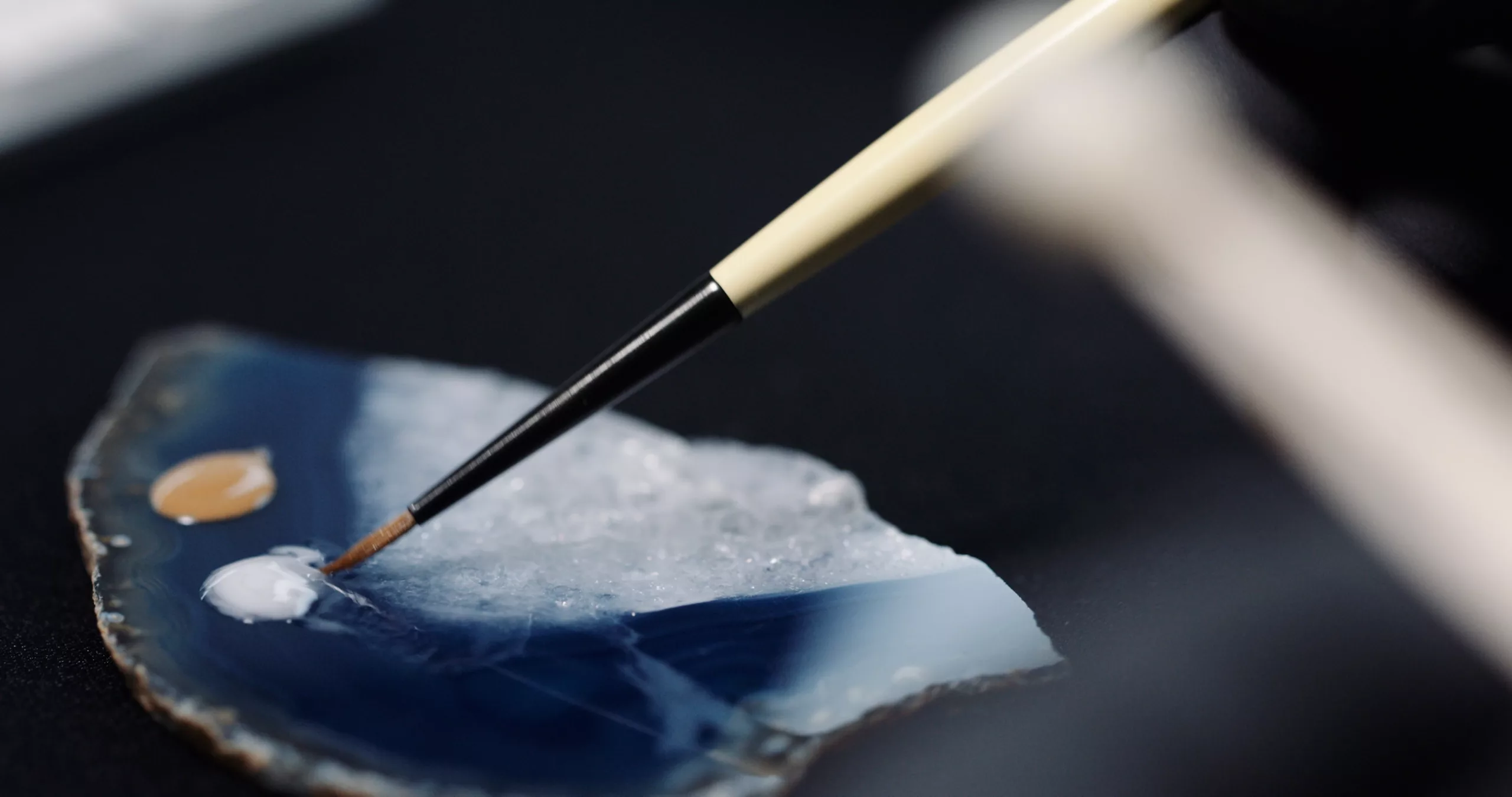 Abb. 1b: ... arbeiten Hand in Hand im Wolf’s Art Dentalstudio.