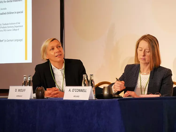 Prof. Diana Wolff (links) und O-Connell (rechts).