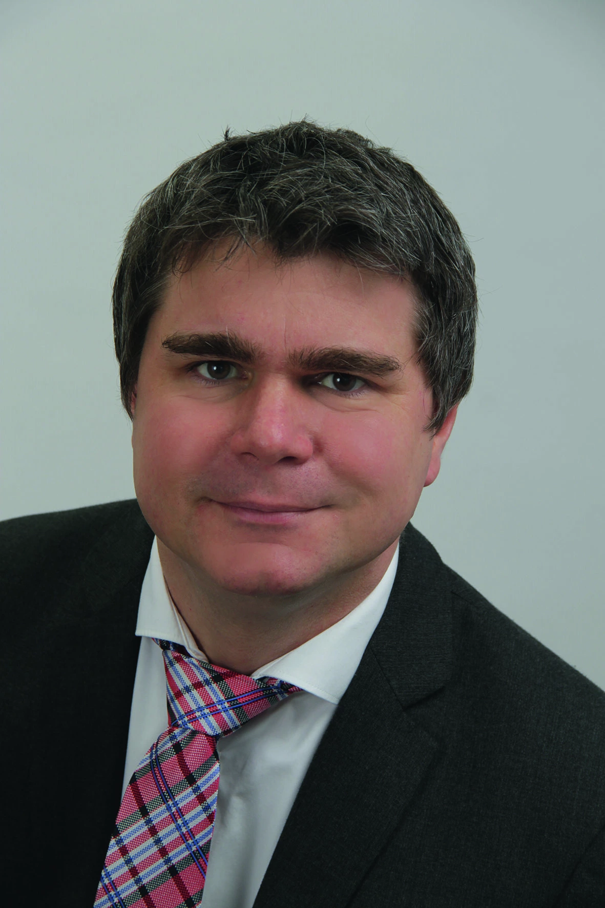 Alexander Groß leitet den Vertrieb von Young Innovations in der DACH-Region.