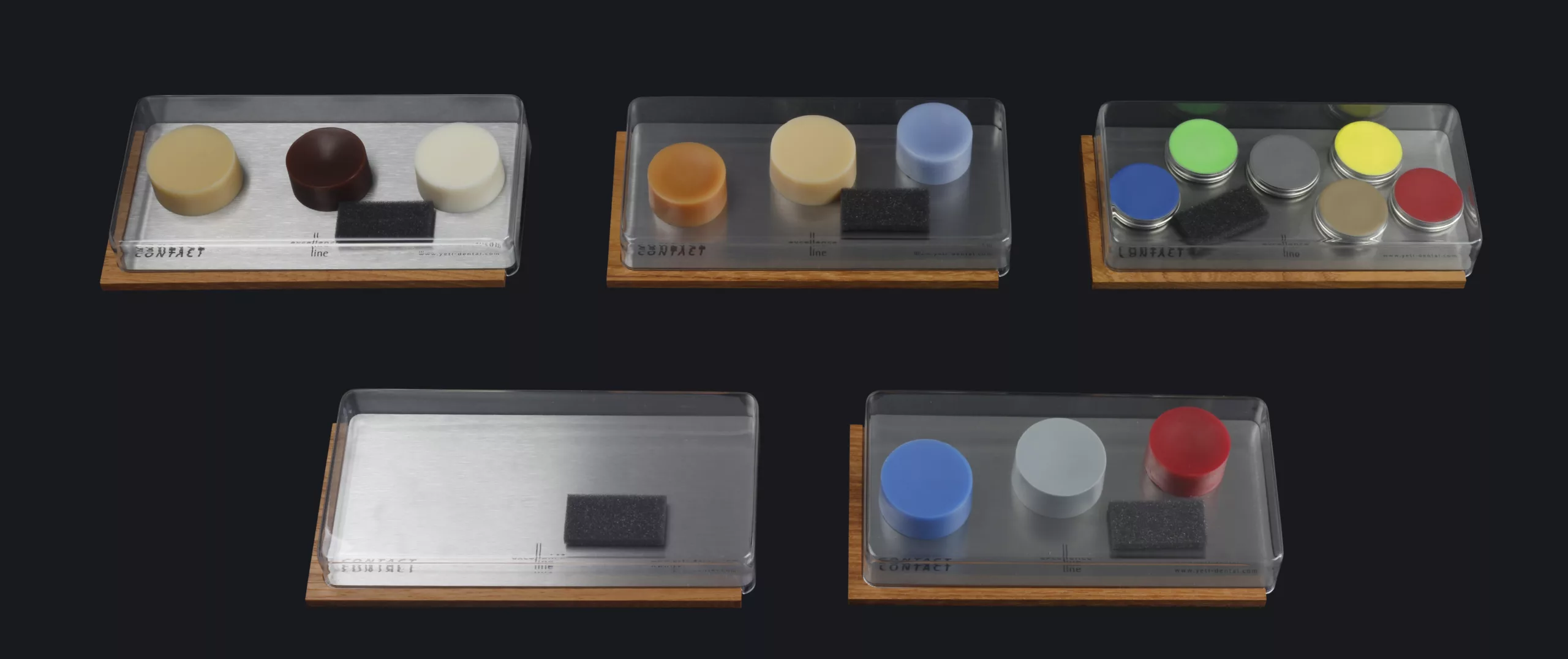 Verschiedene Set-Variationen des Contact Wachsspenders, die Grundplatte mit Staubschutzdeckel, Wachsabstreifer und Wachsen.