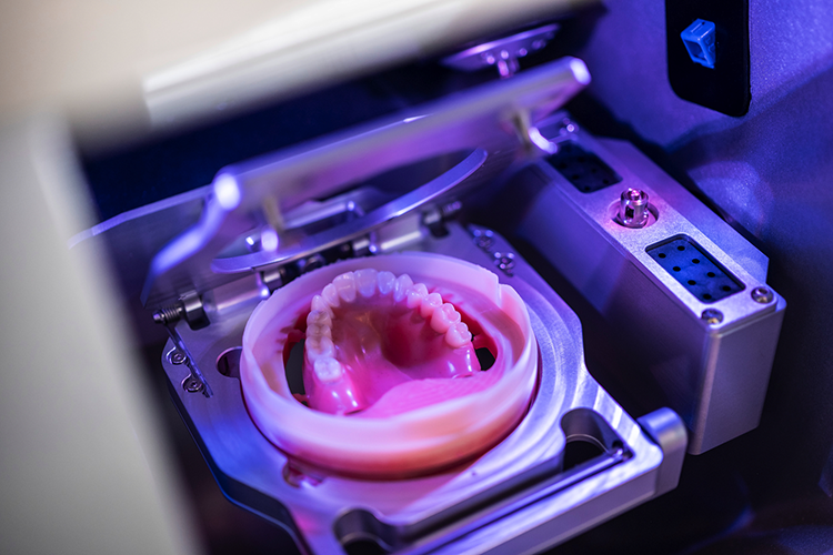 Rund 3.800 Fachbesucher/-innen informierten sich 2022 vom 14. bis 15. Oktober auf der FACHDENTAL Südwest.