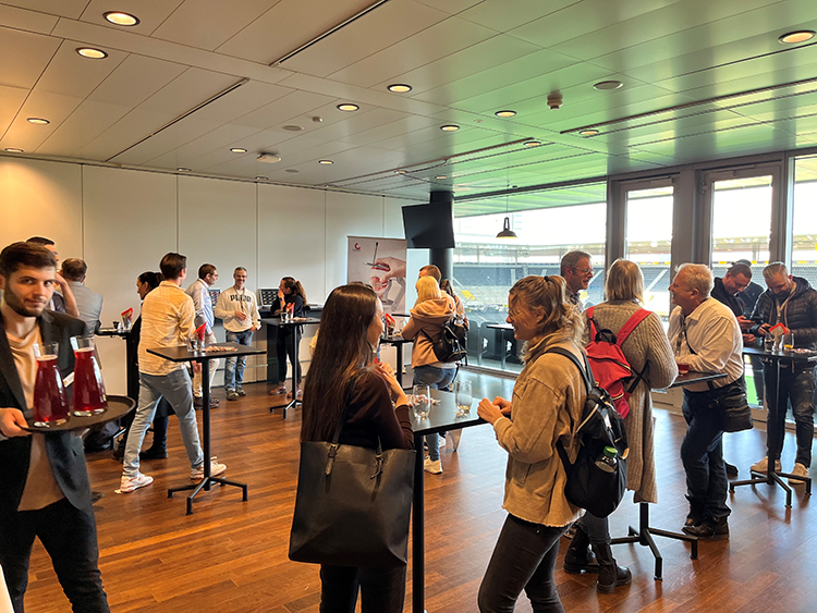 Networking beim Vortagsevent in Bern.