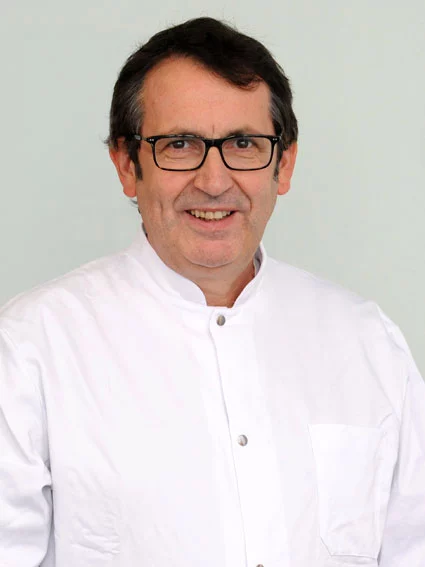 Prof. Dr. Stefan Zimmer unterstützt die Hospitationen.