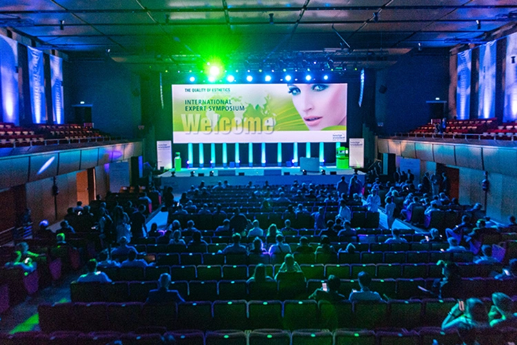 Wie bei der IES 2018 in Rom kommen Dentalexperten auch bei der IES 2020 in Paris voll auf ihre Kosten: Neueste Trends und Innovationen sowie Erfahrungsaustausch mit Experten aus aller Welt.
