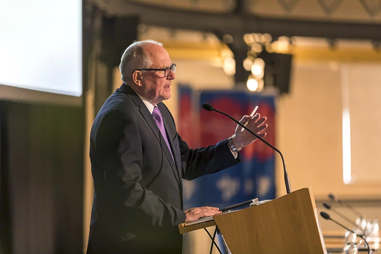Abb. 6: Prof. Jörg Meyle ging in seinem Keynote-Vortrag Hinweisen auf eine Verbindung zwischen parodontaler Entzündung und Krebserkrankungen nach.